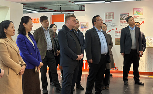 德國調(diào)研團(tuán)考察材華科技創(chuàng)新實(shí)力